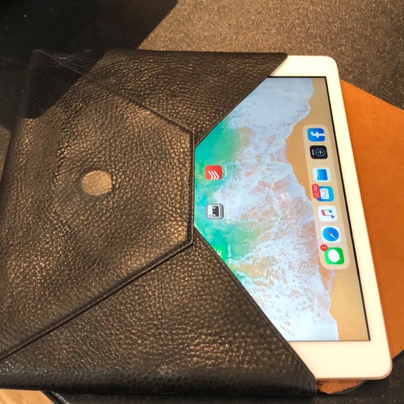 Tumi iPad Holder - Picture 3 of 3